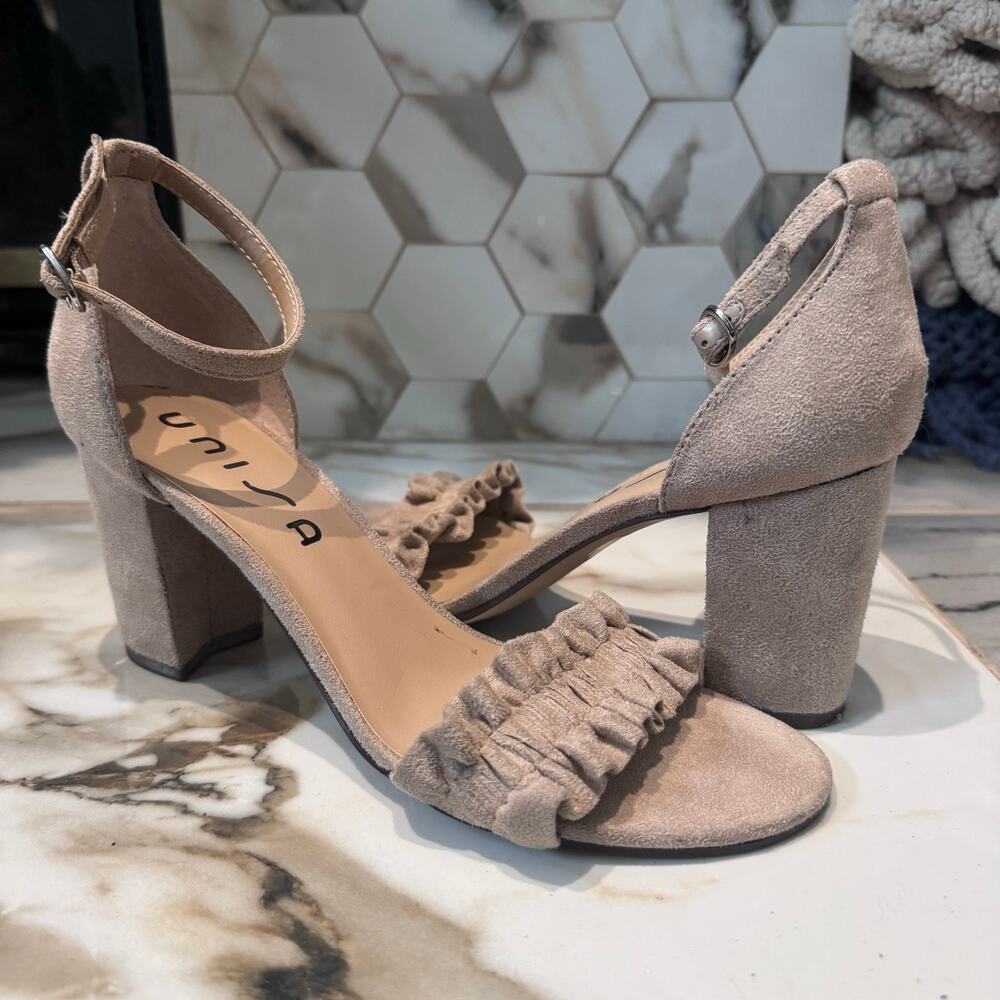 Unisa Women's Faux Suede Beige Block Heel Sandals Size 7.5 Strappy Ruffles